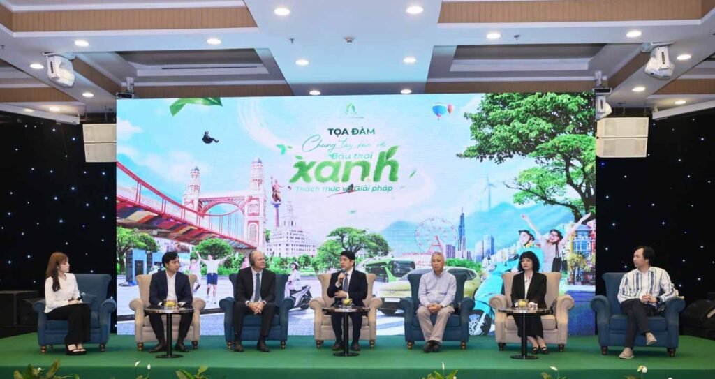 Ảnh chụp thực tế toạ đàm Vingroup cùng hành động vì bầu trời xanh