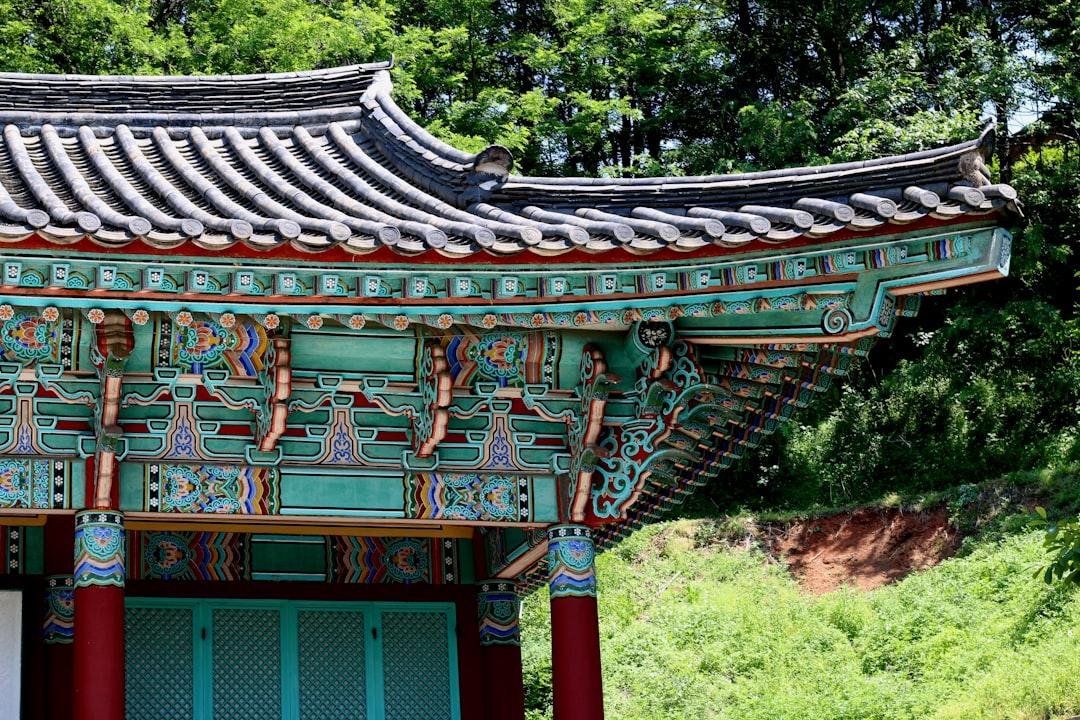 Chùa Nam Hải Quan Âm Vinhomes Cần Giờ — minh họa Buddhist temple garden traditional