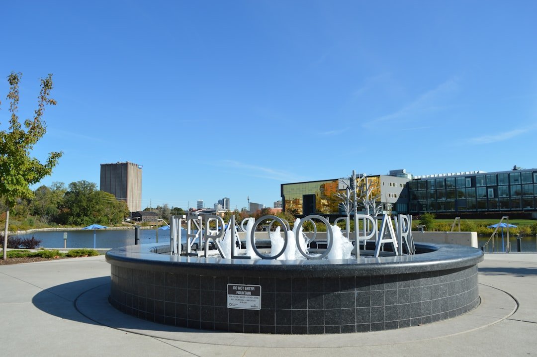 Chùa Nam Hải Quan Âm Vinhomes Cần Giờ — minh họa welcome park plaza landscaped entrance