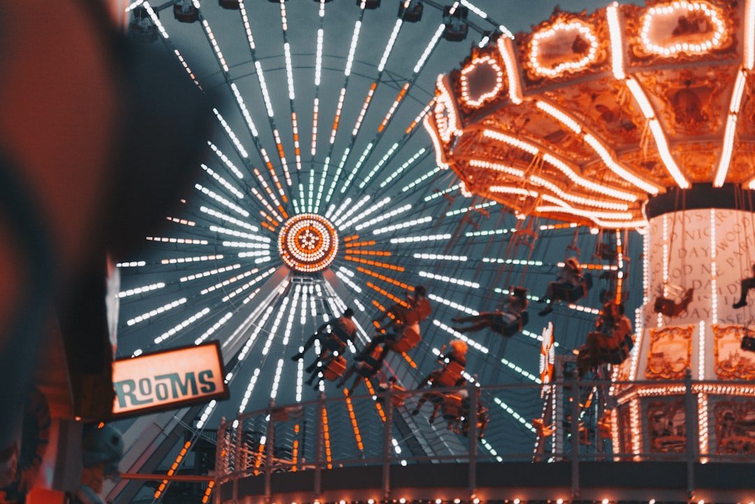 kinh tế đêm Vinhomes Cần Giờ — minh họa amusement park rides illuminated night