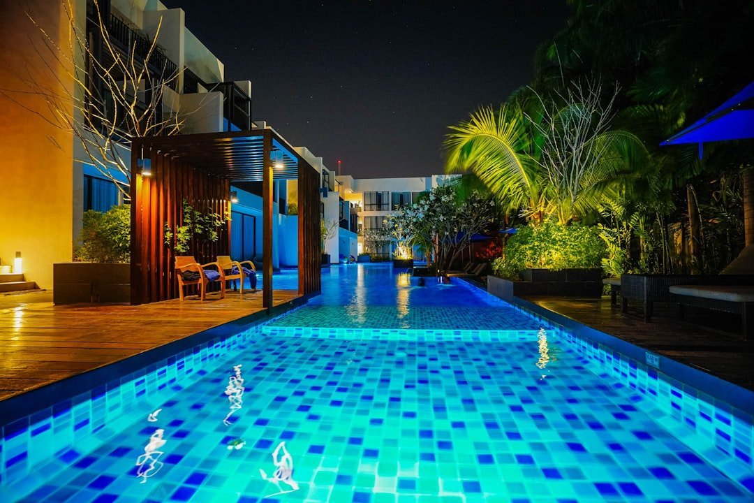 kinh tế đêm Vinhomes Cần Giờ — minh họa luxury resort pool night lighting