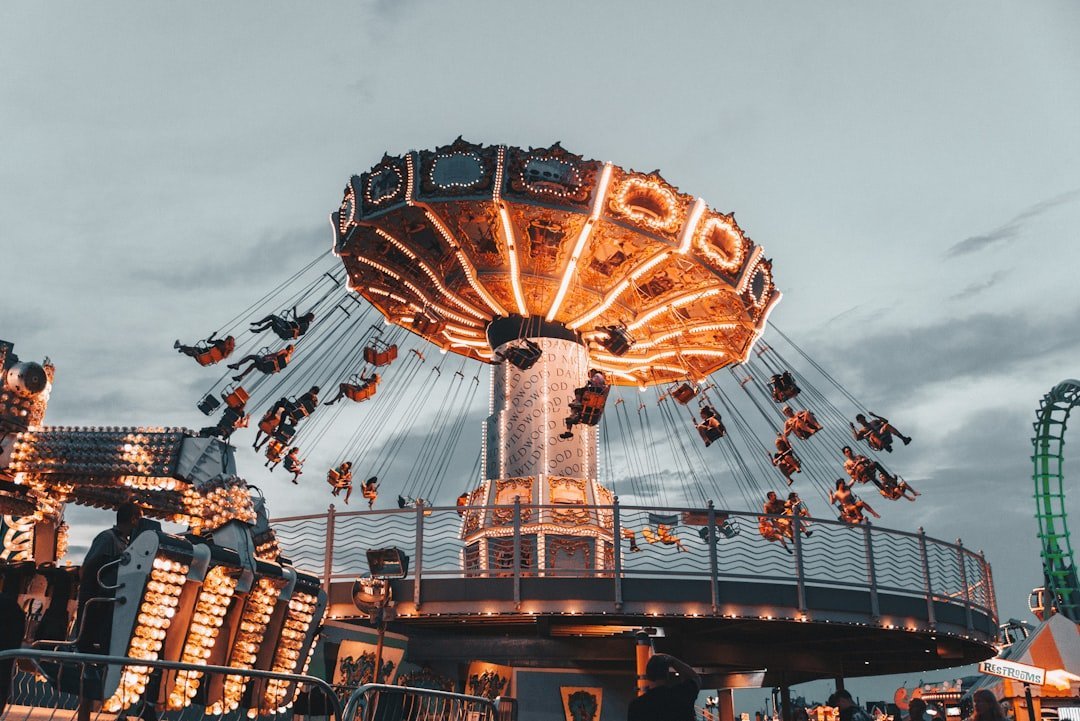 VinWonders Cần Giờ Vinhomes Green Paradise — minh họa amusement park rides colorful
