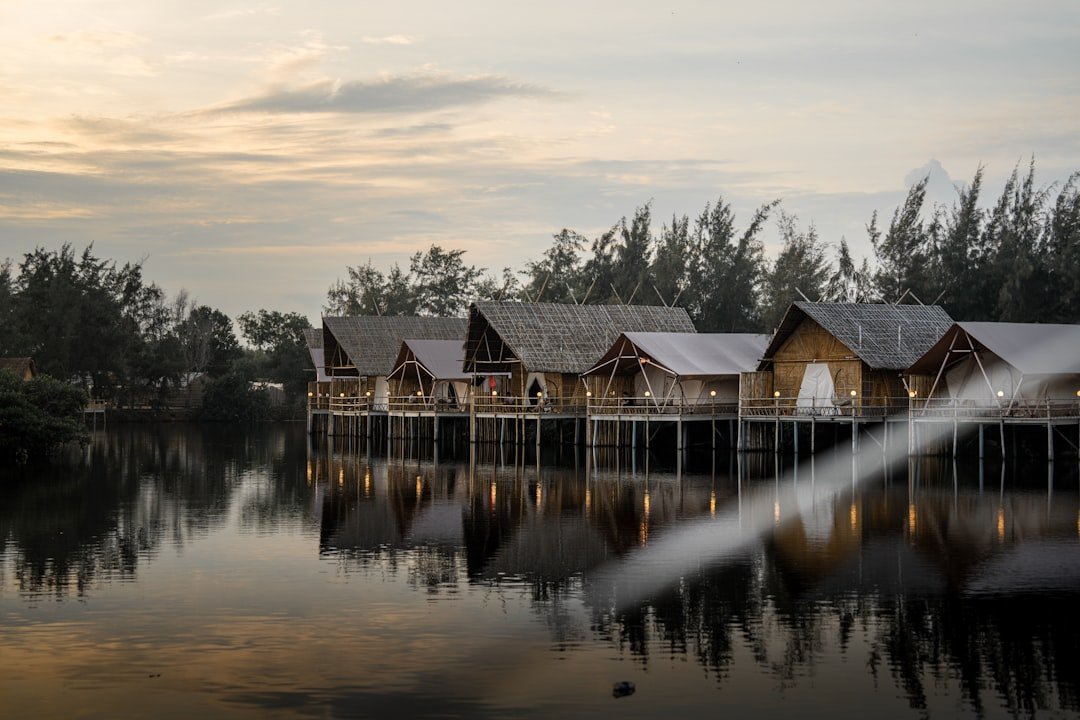Cosmo Bay Vinhomes Cần Giờ — minh họa seafood village riverside restaurant wooden stalls