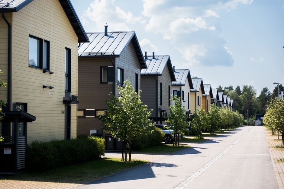 diện mạo nhà phố Vinhomes Cần Giờ — minh họa new paved residential street young trees suburb
