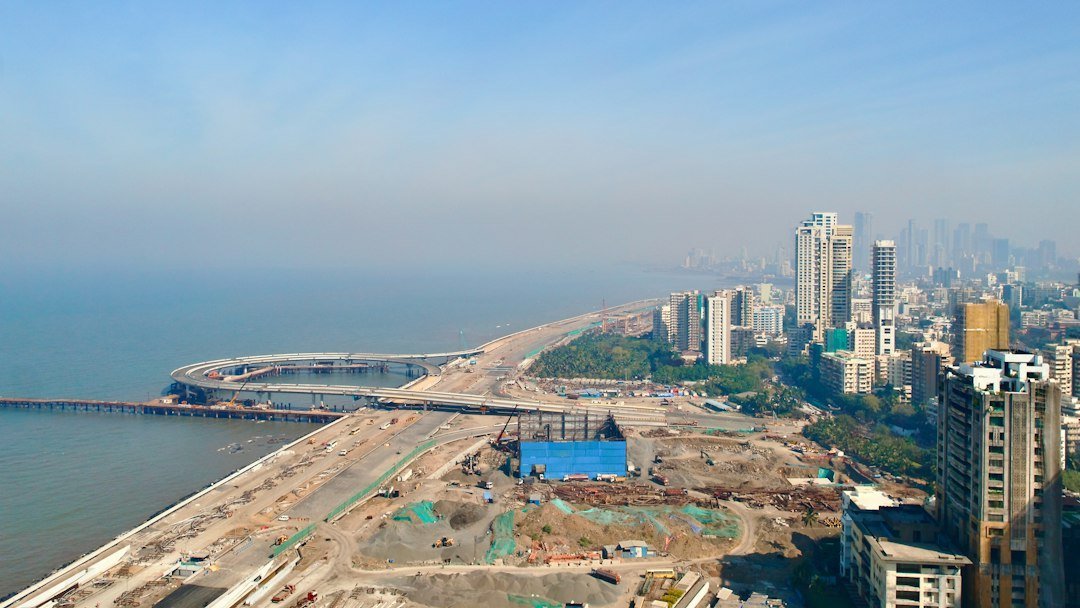 diện mạo Vinhomes Cần Giờ — minh họa high rise hotel building under construction coastal