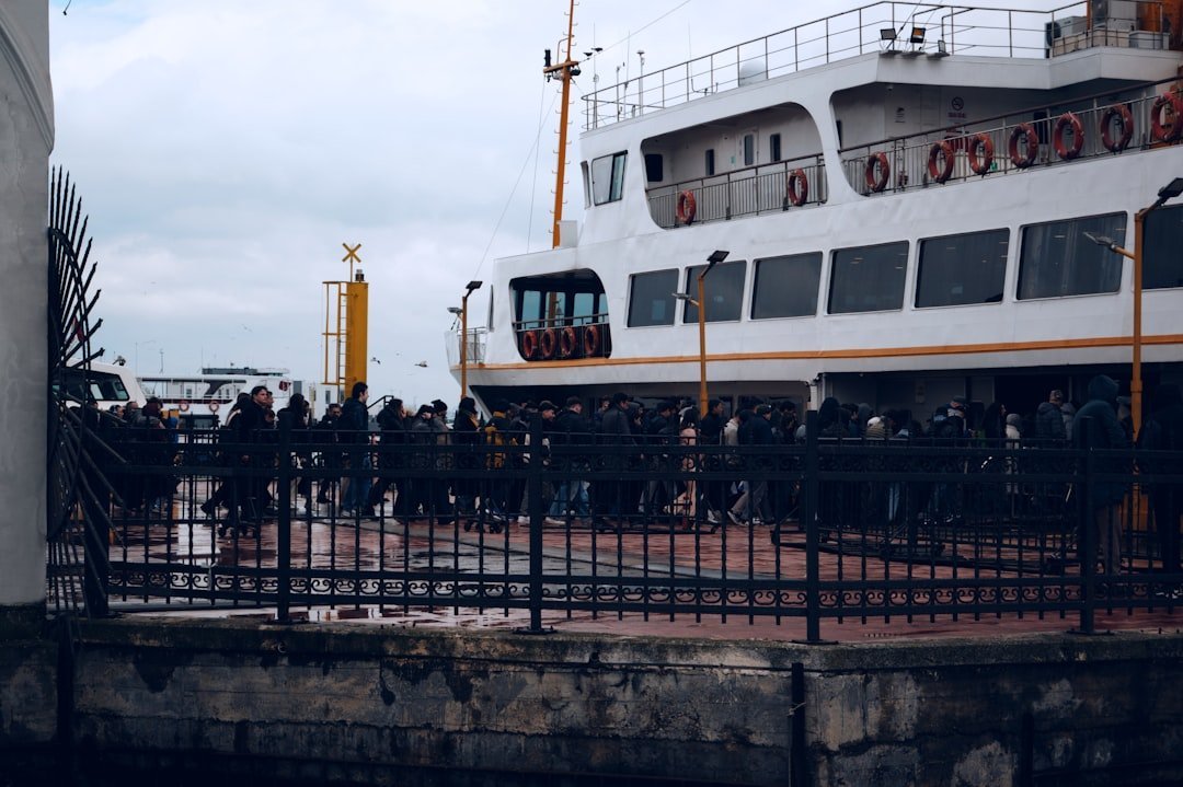 phà Bình Khánh Vinhomes Cần Giờ — minh họa traffic queue vehicles ferry terminal