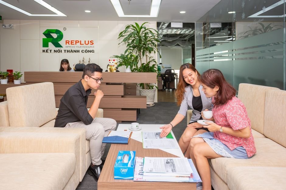 phí quản lý Vinhomes Cần Giờ — minh họa property management office reception Vietnam