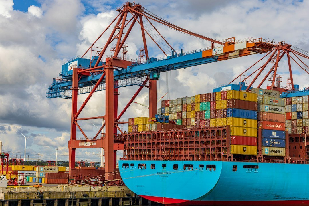 Hạ tầng Vinhomes Cần Giờ — minh họa container port terminal cranes