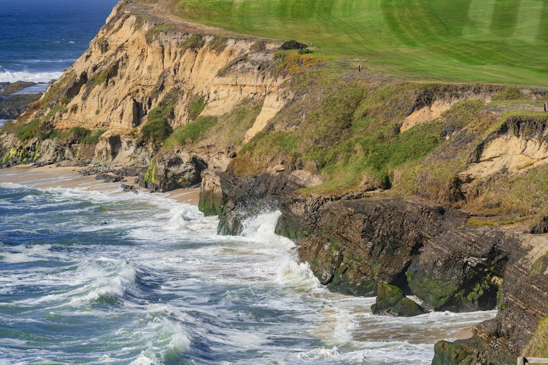 Vinpearl khai trương Vinhomes Cần Giờ — minh họa golf course coastal fairway ocean